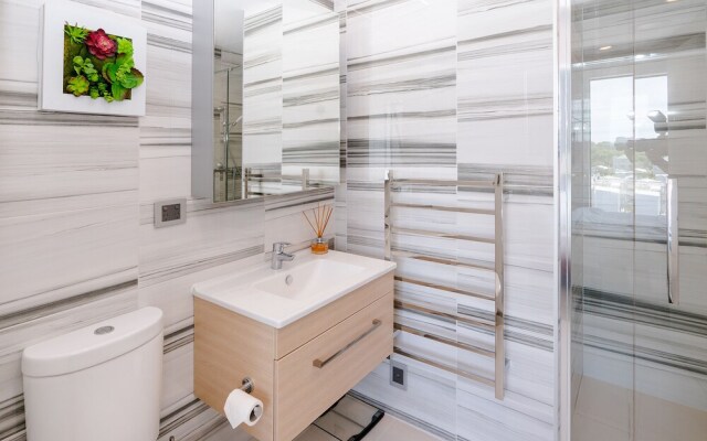 Epsom Central Brand New Apartment