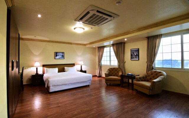 Karan Hotel and Suites