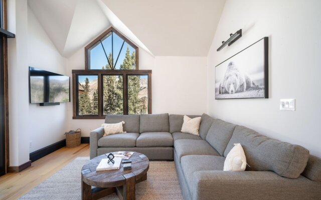 Winterleaf 4 Bedroom Home by RedAwning