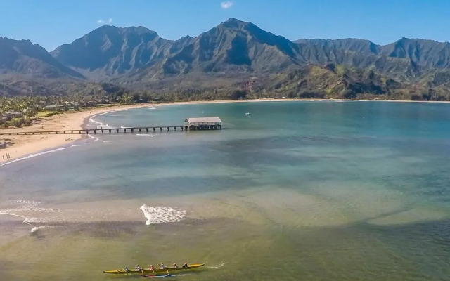 Hanalei Beachfront 2 Bedroom Home by RedAwning