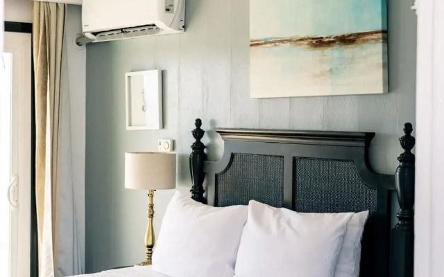 Seaside Laguna Inn & Suites