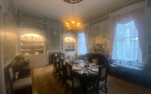 Corners Mansion Inn - A Bed & Breakfast