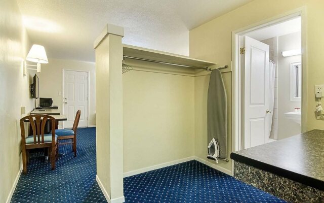 Central Phoenix Hotel