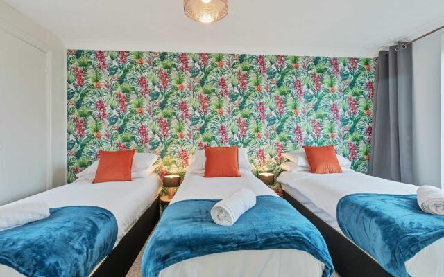 Seabright Townhouse | By My Getaways | Parking for one car