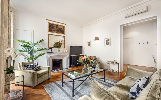Rue Honore Chevalier - Two Bedroom Apartment