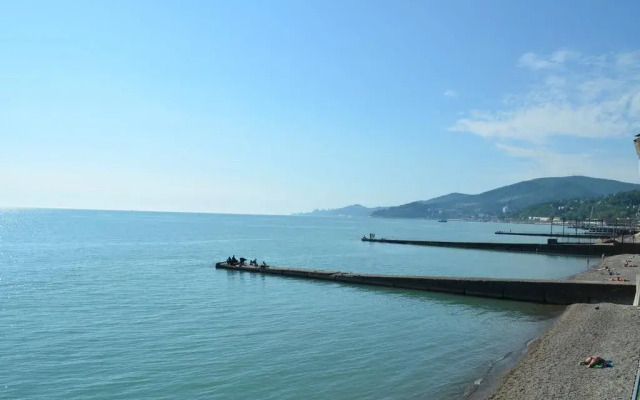 uyutnaya kvartira na beregu Chernogo morya