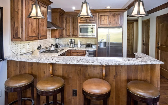 Luxury 2 Bedroom Residence in Lionshead Village