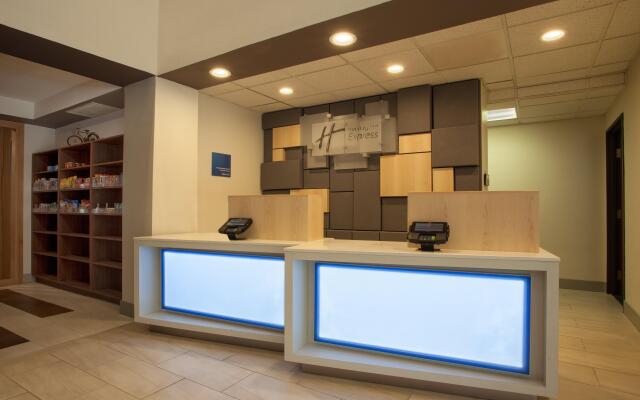 Holiday Inn Express & Suites Davis - University Area by IHG
