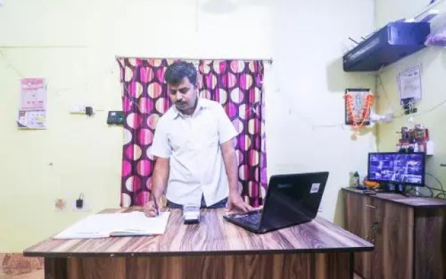 Shanti Bhavan by OYO Rooms