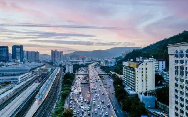 Guangzhou East Railway Station – Outside – Guangzhou