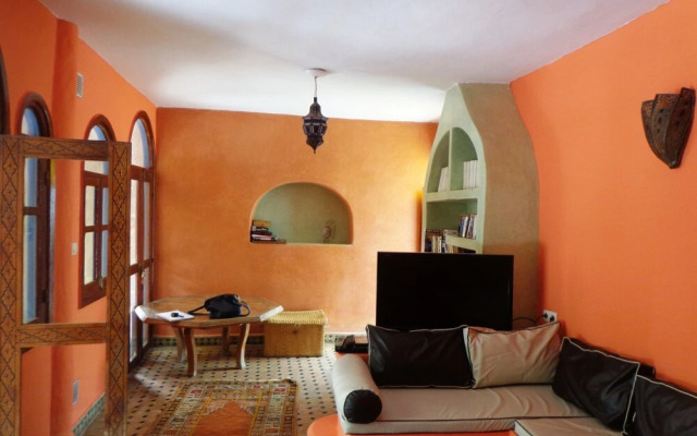 Double Bedroom and Spacious Garden With Swimming Pool