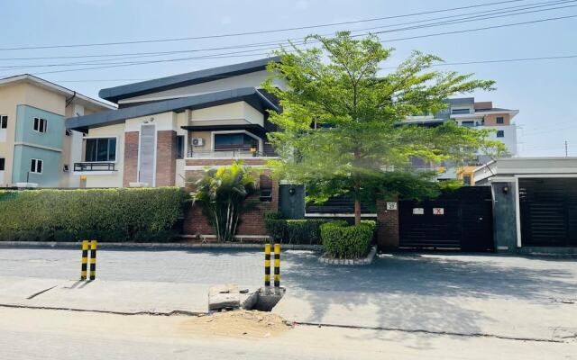 The Azaria Hotel & Apartment