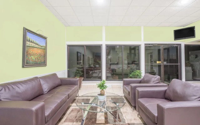 Super 8 by Wyndham Cleveland