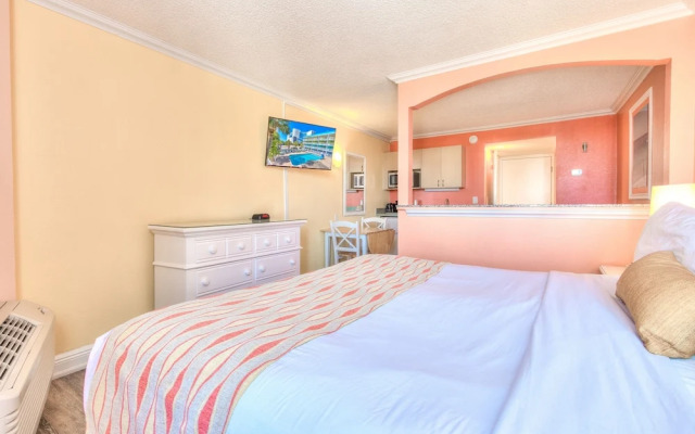 Pelican Pointe #219 Studio Bedroom Home by RedAwning