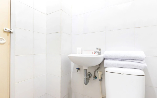 OYO 1598 Feby Inn Near RS Gandaria