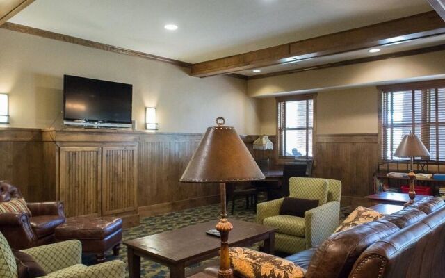 Contemporary Slopeside Condo