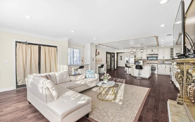 Stunning House wt 6Br 5bth SJ