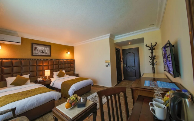 Town Season Hotel