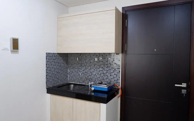 Close to Pool Studio Apartment Sky Terrace at Daan Mogot Baru