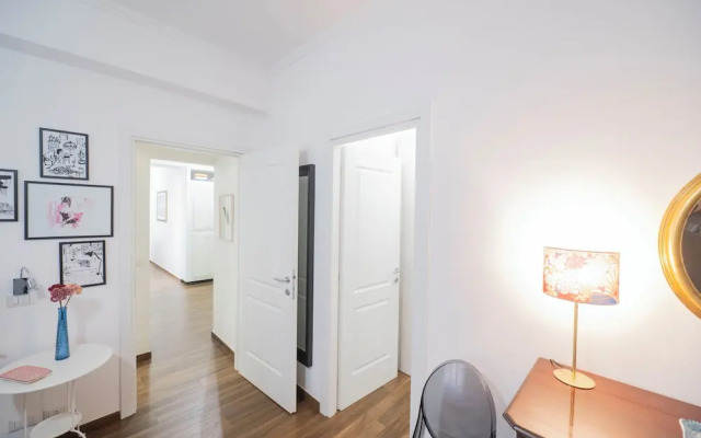 Lovely Design Apartment With Balcony