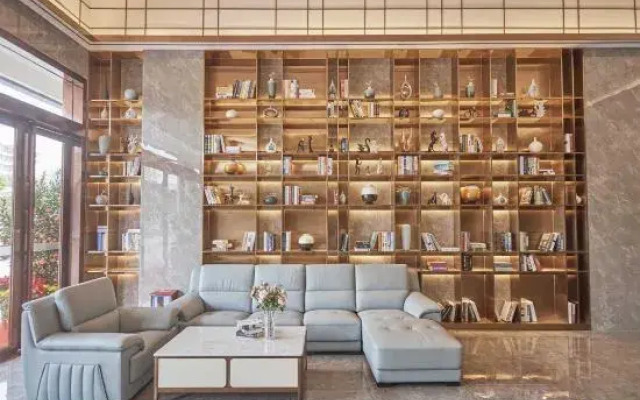 Qiaojun Hotel (Zhanjiang Dingsheng Plaza Luchuan Avenue Middle)