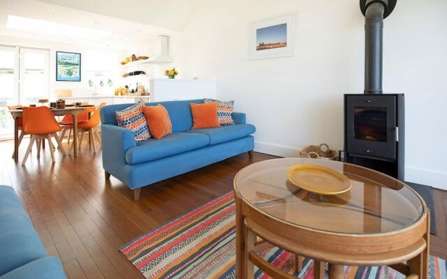 Host Stay Craster Waves