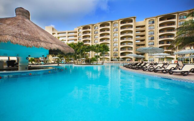 The Royal Islander – An All Suites Resort