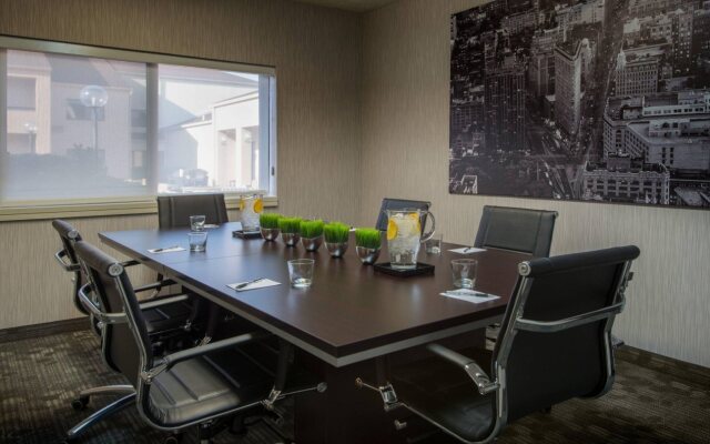 Courtyard by Marriott Addison Midway