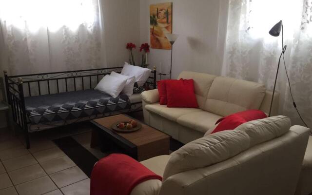 1 Zimmer Appartment im Basement links 108 A