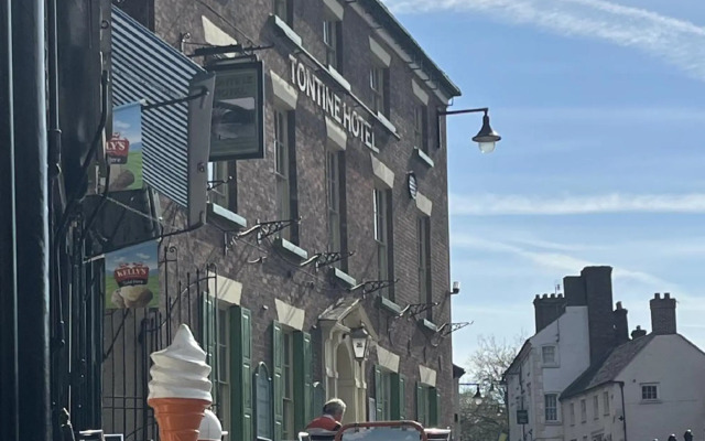 Tontine Hotel & Bar