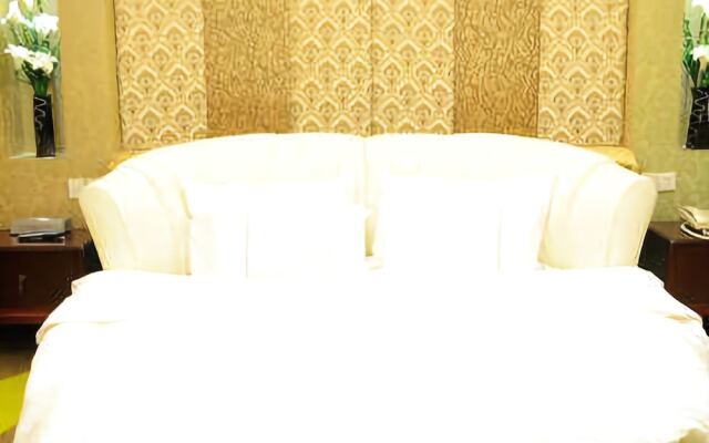 Meet The Fashion Hotel