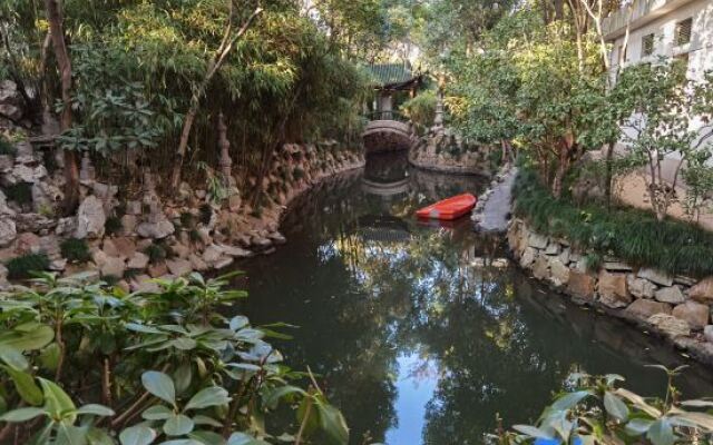 Elong Anyun Hotel (Shanghai Hongqiao Airport Dingbian Road Subway Station)