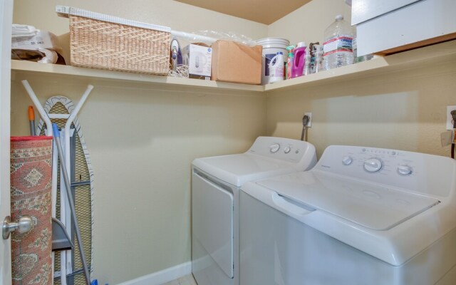 Southwest Houston Apartment w/ Pool Access!