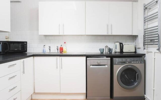 Brynglas Newport flat sleeps 8 - Mycityhaven