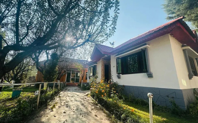 Barzam Lake View Resort