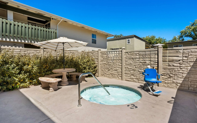 Best Western University Lodge