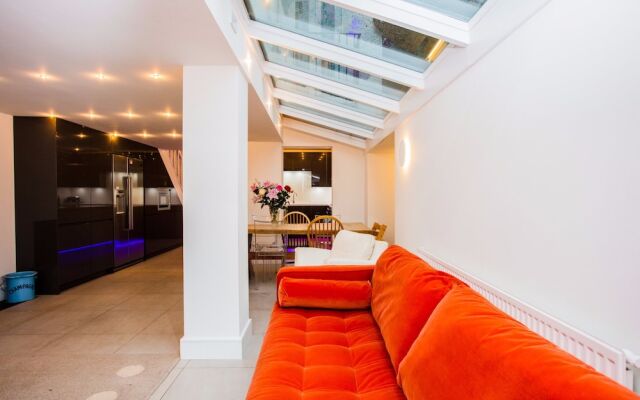 5 Bedroom Home in West London