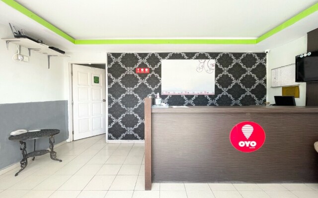 OYO 90324 Muar Station Hotel