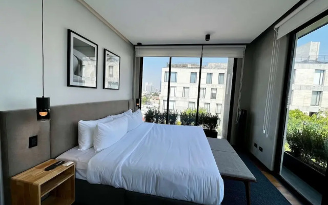 w Amazing 2BR With Elegant Balcony in Roma Nte