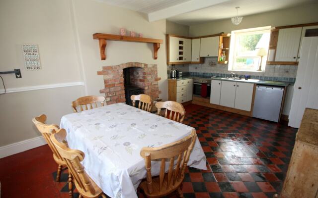 Alcorn's farmhouse 10 mins from beach