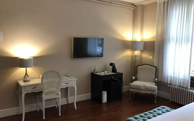 Hi Valencia Boutique