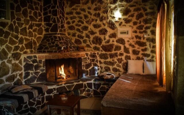 Paliokastro Guesthouse