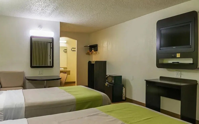 Motel 6 Harvey LA