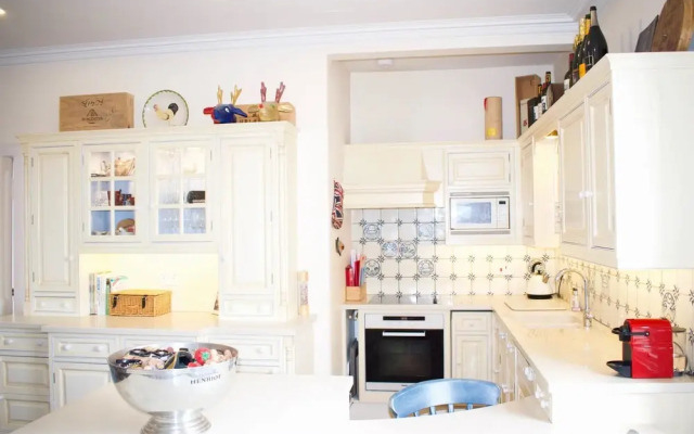 Beautiful & Bright Three Bedroom Home