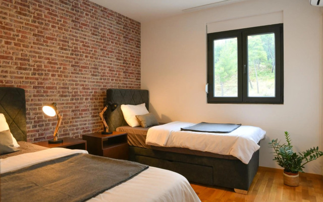 Apartments at Ljubovic Hill Park