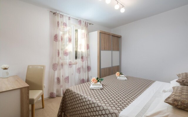 Amazing Home in Milna With 6 Bedrooms, Wifi and Outdoor Swimming Pool