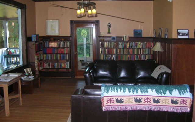 Sasquatch Crossing Eco Lodge B&B