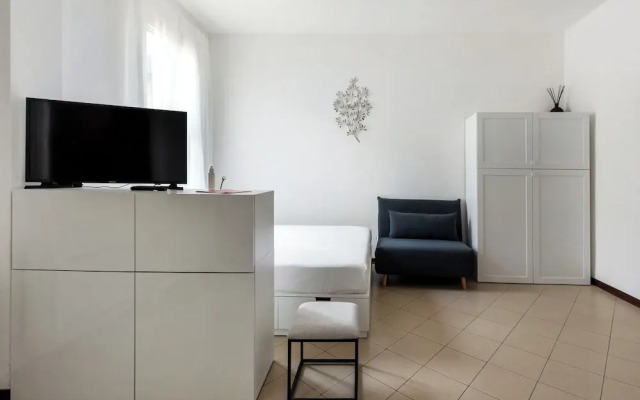 White Leaves Studio by Wonderful Italy