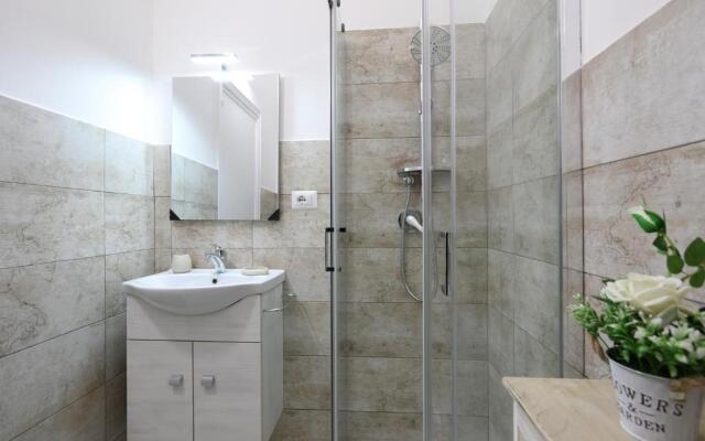 Pietrenere APT with Balcony 120m from the Sea