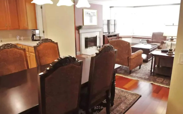 Cow Hollow Inn & Suites